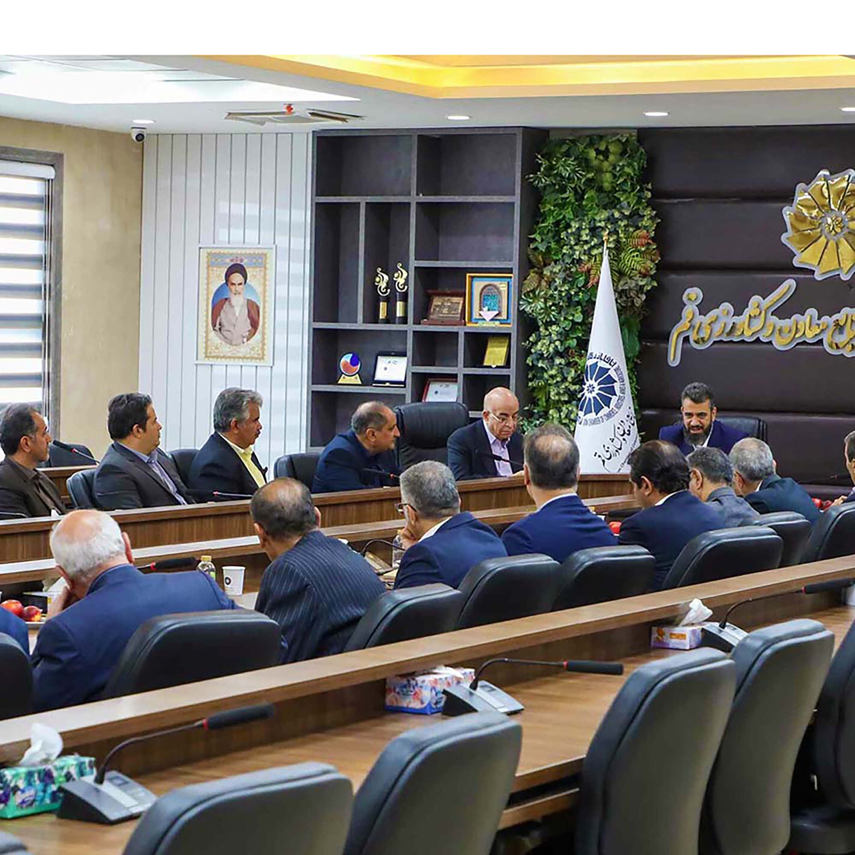 Meeting of the handwoven carpet exporters union of Qom province in the chamber of commerce